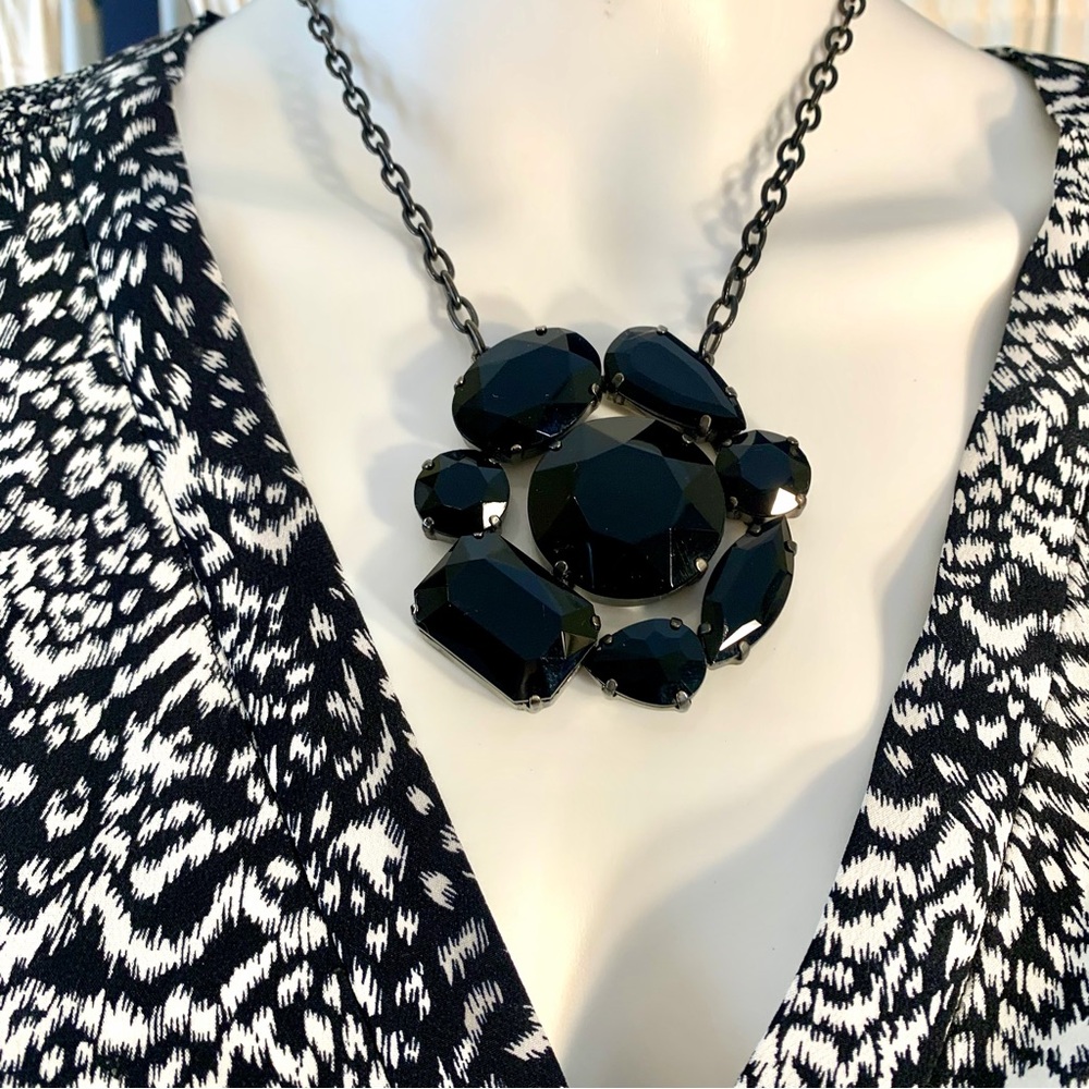 Vintage Black glass flower pendant necklace